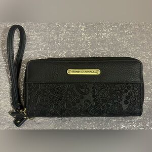 Stone Mountain Accessories Black Wristlet